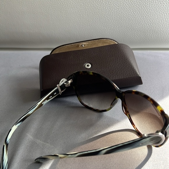 Ferragamo sunglasses - Picture 6 of 7